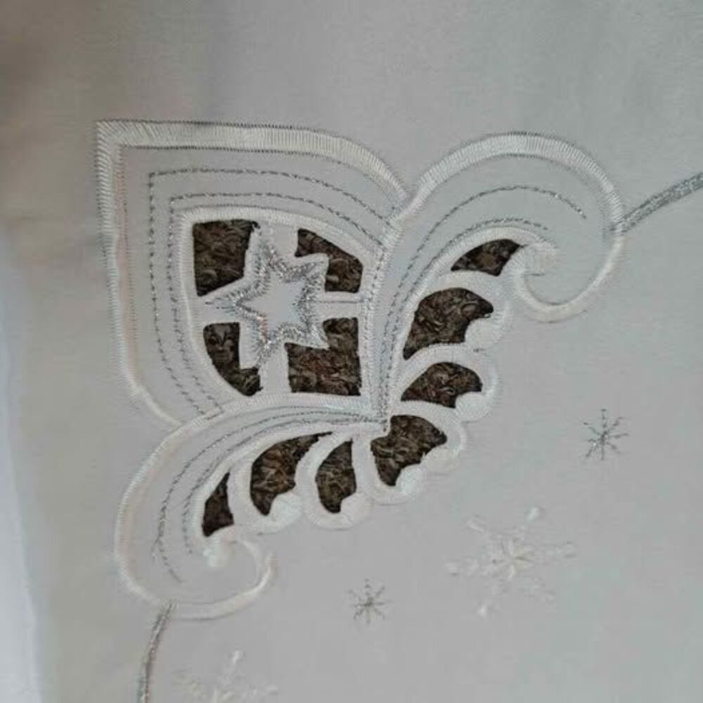Tablecloth Christmas Large White Embroidered 68’ x 87’ Cutwork Angels & Stars - Picture 5 of 10